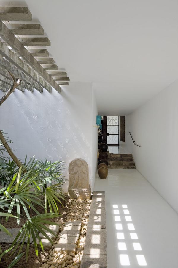 Geoffrey Bawa's Number 11 Guest house Colombo